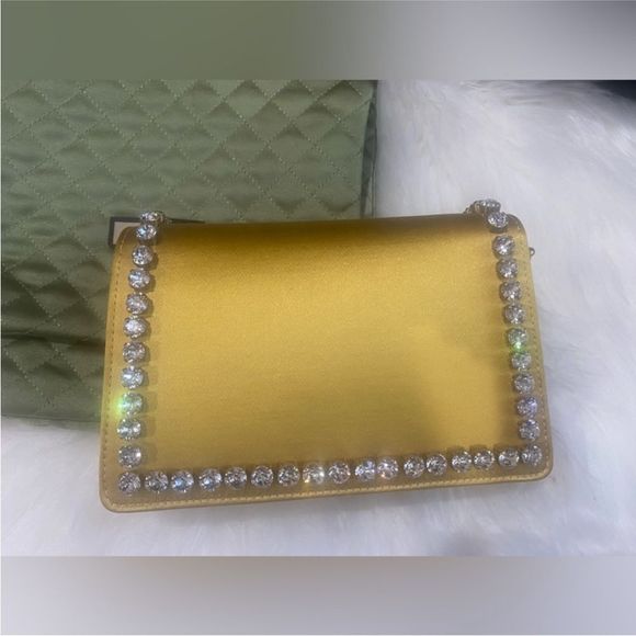 Gucci Broadway Pearly Bee Shoulder Bag
Crystal Embellished Satin - Picture 13 of 14